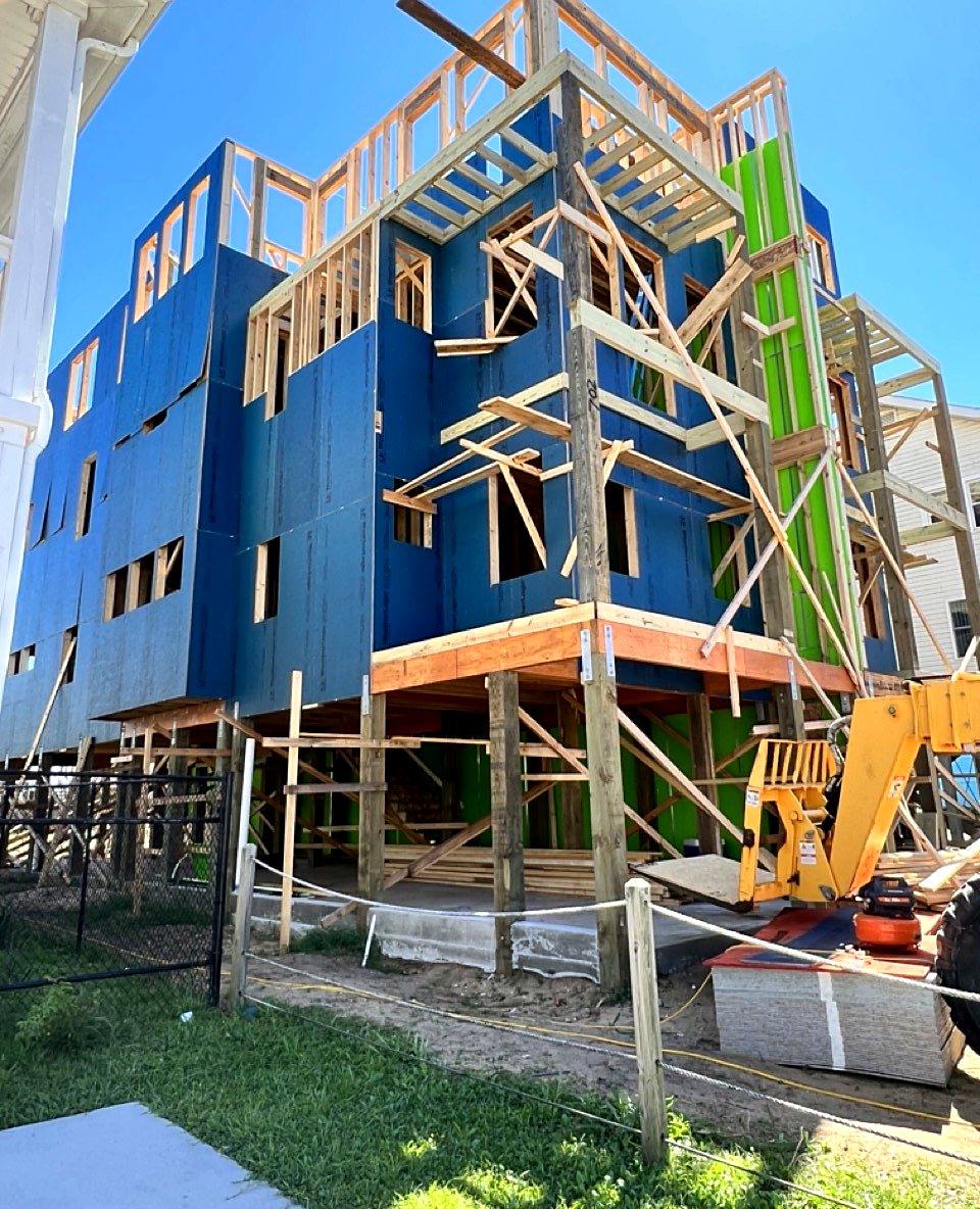 Multi-story building with sheathing